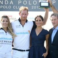 Penampilan cantik Meghan tersebut dalam rangka menemani Pangeran Harry di acara Sentebale Polo 2018. Foto: dok. Getty Images