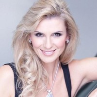 Michelle McLean mengukir sejarah sebagai wanita pertama dari Namibia yang memenangkan kontes Miss Universe di 1992. Pasca Miss Universe, Michelle lebih memilih membenamkan diri dalam berbagai kegiatan amal dan mendirikan yayasan amalnya sendiri, Michelle McLean Children Trust. Ia juga jadi pengusaha perhiasan. Foto: istimewa