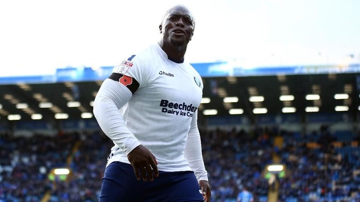 PORTSMOUTH, ENGLAND - NOVEMBER 5: Adebayo Akinfenwa of Wycombe Wanderers celebrates his teams opening goal scored by Paris Cowan-Hall (not pictured) during the Emirates FA Cup First Round match between Portsmouth and Wycombe Wanderers at Fratton Park on November 5, 2016 in Portsmouth, England. (Photo by Harry Murphy/Getty Images)