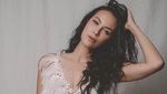 Pamer Body Seksi, Sophia Latjuba Cocok Disebut Hot Mom?