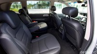 Baris keduanya captain seat dan mampu memuat 7 orang. Foto: SsangYong
