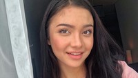 Ini foto terbaru Angela Gilsha saat kena nyinyir netizen. Padahal tampak biasa aja ya gengs! Foto: Dok. Instagram (Angela Gilsha)