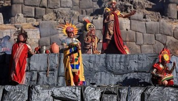 Suku Inca beranggapan bahwa fenomena ini terjadi karena jaguar memakan bulan, maka dari itu gerhana total kerap berwarna merah akibat darah dari bulan. (Foto: Internet)