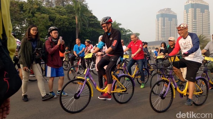 Sandiaga Uno, apa kabar dengan gerakan Jumat bersepeda? Foto: Fida/detikcom Sandiaga Uno, apa kabar dengan gerakan Jumat bersepeda? Foto: Fida/detikcom