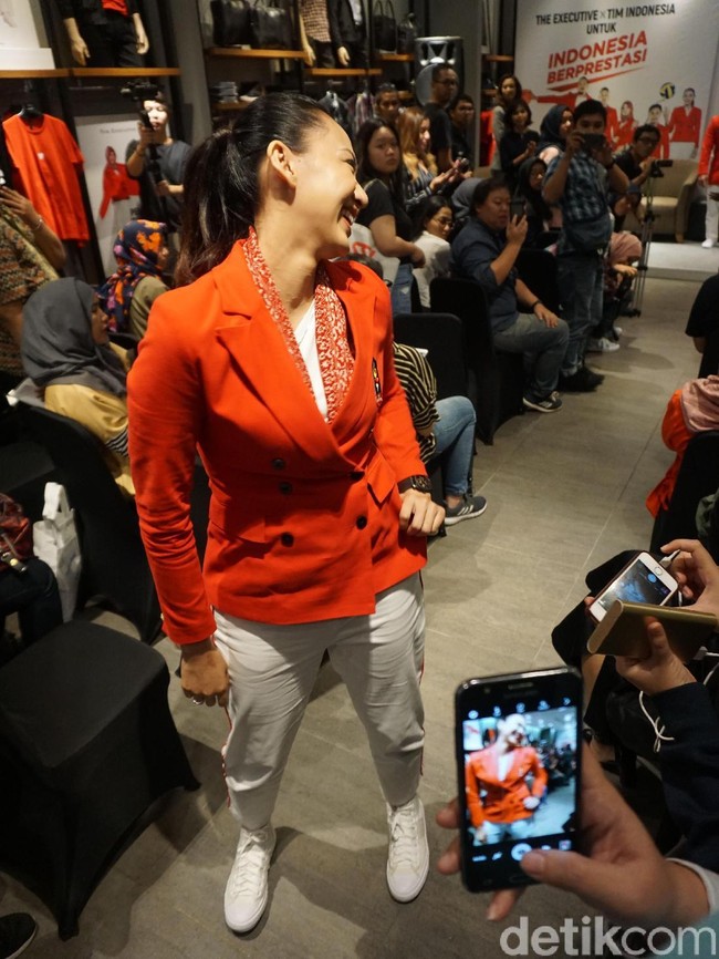 Penampilan Pungky lantas langsung mendapat sambutan meriah dari para awak media yang meliput. (Foto: Daniel Ngantung/Wolipop)