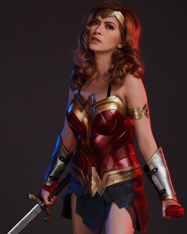 Tantin pun menggemari dunia anime yang membuatnya tertarik menjadi cosplayer. Ia bahkan pernah memenangkan beberapa penghargaan Cosplay dengan menjadi Erza Scarlet, karakter wanita perkasa dan pemberani di serial anime Fairy Tail. Foto: Instagram