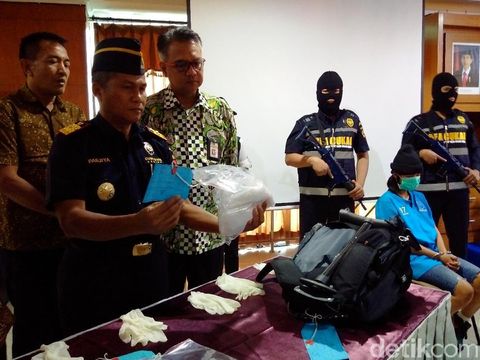 Penari Bar WN Thailand Selundupkan 1 Kg Sabu Lewat Bandara Yogya