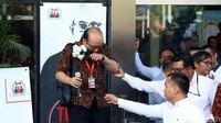 Novel terharu dengan sambutan yang diberikan.