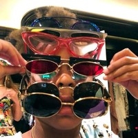 Blue Ivy lagi bingung pilih kacamata nih guys. Kira-kira mana yang paling pas buat Blue? (Foto: Dok. Beyonce Knowles)