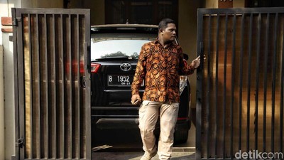 Pamdal KPK Tongkrongi Rumah Novel Baswedan