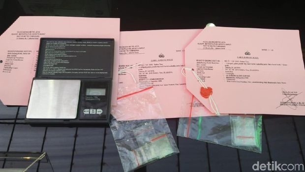 Polisi turut menyita narkotika jenis sabu sebagai barang bukti 