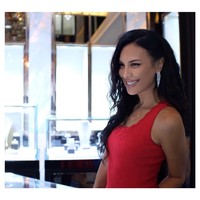 Penampilan Sophia semakin lengkap dengan perhiasan Mondial yang desainnya hadir dalam sentuhan edgy. Aku suka perhiasan yang gayanya simpel, nggak neko-neko, ujar aktris yang kerap dikabarkan punya hubungan spesial dengan Ariel Noah.  Foto: dok. Instagram