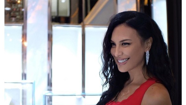 Dina Lorenza, Sophia Latjuba, Ayu Ting Ting, hingga Sandra Dewi
