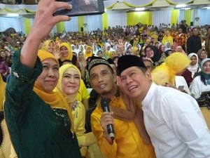 Di Depan Warga Surabaya, Khofifah Ingatkan Bahaya Tsunami Digital