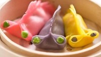 Lucunya ikan mas warna-warni ini. Dumpling dengan isian ini diberi mata kacang polong. Siap dilahap hangat! Foto: Istimewa