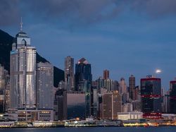 Antusiasme Warga Dunia Sambut Gerhana Bulan Terlama