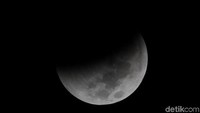 Proses gerhana bulan kali ini terjadi cukup lama hampir 4 jam.
