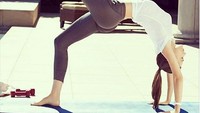 Mantan Angel Victorias Secret ini sangat menggemari yoga dan terlihat dari badannya yang kencang. Miranda Kerr menyebut yoga sebagai rahasia kelenturan dan kekuatan core tubuhnya. (Foto: Instagram/mirandakerr)