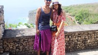 Pungky baru menikah dengan, pesepakbola Yandi Sofyan. Katanya sih belum sempat bulan madu karena masing-masing sedang sibuk. Tapi kalau boleh memilih, mau bulan madu di Indonesia apa di luar negeri nih? (pungkyafriecia/Instagram)