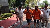 Foto: Para tersangka dikenakan Pasal 340 KUHP tentang Pembunuhan Berencana dengan pidana mati atau penjara seumur hidup atau paling lama 20 tahun. (Matius Alfons-detikcom)
