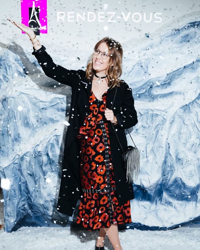 Ia disebut sebagai Paris Hiltonnya Rusia karena gayanya yang elite dan high-fashion. Datang ke acara sosial, party dan fashion show dilakoni Ksenia.  Foto: dok. Instagram