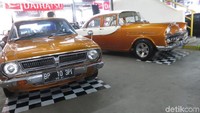 Berbagai barang yang tak beredar di kota-kota besar cukup banyak tersedia di Batam. Begitu pula beberapa mobil dan sparepart-nya. Hal ini membuat modifikasi di kota tersebut lebih beragam. Foto: Ruly Kurniawan