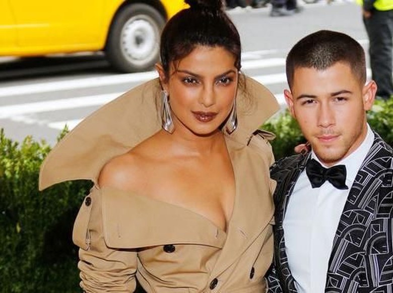 Nick Jonas Benarkan Rumor Pertunangan dengan Priyanka Chopra Nick Jonas Benarkan Rumor Pertunangan dengan Priyanka Chopra