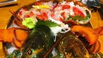 Mengintip Gaya Makan Seafood, Nichkun 2 PM yang Kini Main di Film Brother of the Year