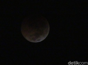 Melihat Lagi Detik-detik Gerhana Bulan Masuk Fase Total
