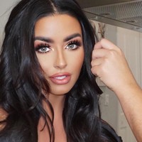 Ia pun dilirik oleh sejumlah brand untuk mempromosikan brandnya. Penghasilan Abigail punn mencapai US$ 170 ribu atau sekitar Rp 2,4 miliar pertahunnya.  Foto: dok. Instagram (abigailratchford)