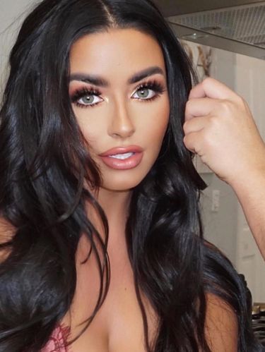 Modal Pamer Foto Seksi, Selebgram Ini Raup Rp 2,4 Miliar Pertahun