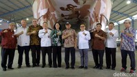 Ada radar dan kecanggihan lainnya disini. Ralasuntai, atau rawa, laut, sungai dan pantai. Antasena ini pakai katamaran sehingga cocok untuk ini. Selama ini kan susah itu untuk pengejaran perompak yang lari dari laut ke rawa atau sungai, ini bisa dan lincah. Terlebih juga dipersenjatai 30 mm, ini miliknya pasukan infanteri. Tapi kalau di laut itu miliknya Angkatan Laut (AL), terang Liza.