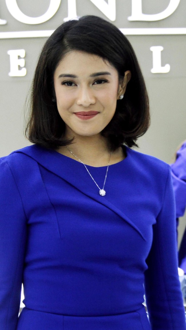 Sebagai brand ambassador, bintang ‘Ada Apa dengan Cinta’ ini mendapat kesempatan untuk mengurasi koleksi perhiasan Miss Mondial. Sebagai hasil penjualan Sahabat Dian akan disumbangkan untuk Yayasan Dian Sastrowardoyo. Foto: Foto: Mohammad Abduh/Wolipop