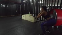 Nah, ini juga latihan untuk bokong dan paha, yakni jalan dalam posisi squat. (Foto: instagram/yoventura)