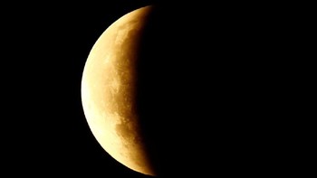 Gerhana Bulan kali ini dapat disaksikan di banyak negara. Kalau ini penampakan gerhana bulan total di Jerman. Foto: Dok