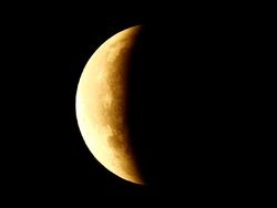 Potret Gerhana Bulan Total yang Pukau Indonesia