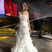 Ksenia tampil super mewah dengan gaun putih. Penampilannya seperti pengantin, padahal dalam rangka menghadiri sebuah acara. Foto: dok. Instagram