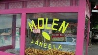 Nah kalau penjual pisang molen ini kreatif. Nama dagangannya disematkan nama artis, Molen Jameela. Duh siapanya Mulan Jameela ya? Foto: Istimewa