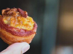 Anti Mainstream! Di Tempat Ini Ada Iga Goreng dan Dim Sum yang Digulung Daging