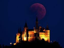 Antusiasme Warga Dunia Sambut Gerhana Bulan Terlama