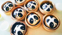 Bakpao ini dibentuk seperti wajah-wajah panda yang menggemaskan. Disajikan hangat sudah terbayang empuknya panda-panda ini. Foto: Istimewa