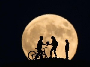 China dan Mimpi Manusia Punya Bulan Tiruan