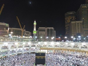 Penampakan Gerhana Bulan Total di Langit Makkah