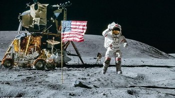 Foto-foto dari NASA itu digabung-gabungkan oleh fotografer bernama Maciej Winiarczyk sehingga menampilkan gambar lebih bagus dan lebih luas obyeknya. Mungkin ada beberapa kejanggalan karena adalah hasil penggabungan. Foto: NASA