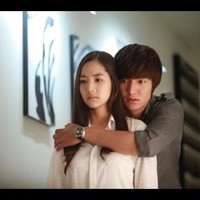 Pada 2011, Park Min Young beradu akting dengan Lee Min Ho dalam serial City Hunter. Dia berperan sebagai pengawal presiden yang jatuh hati pada rekan kerjanya. Foto: ist.