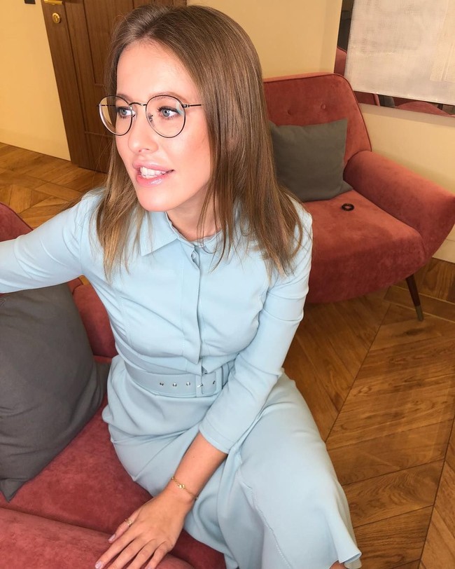 Ksenia yang juga seorang host, aktris dan bos majalah fashion itu menantang Vladimir Putin saat pemilihan presiden kemarin. Salah satu wanita paling tajir di Rusia itu nyatanya tetap tidak bisa mengalahkan Putin di pilpres 2018.  Foto: dok. Instagram