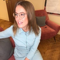 Ksenia yang juga seorang host, aktris dan bos majalah fashion itu menantang Vladimir Putin saat pemilihan presiden kemarin. Salah satu wanita paling tajir di Rusia itu nyatanya tetap tidak bisa mengalahkan Putin di pilpres 2018.  Foto: dok. Instagram