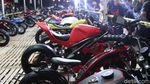 Ratusan Motor Modifikasi Terparkir di Makassar