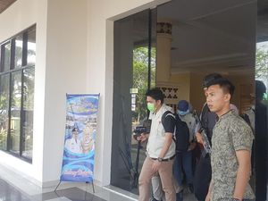 Geledah Ruang Bupati Lampung Selatan, KPK Bawa 1 Koper Dokumen