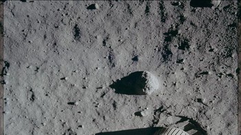 Bukan tidak mungkin pendaratan manusia ke Bulan dilakukan dalam waktu dekat, bahkan mungkin saja dibentuk koloni atau tempat tinggal manusia di sana. Foto: NASA